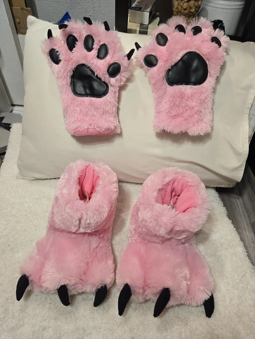 LazyOne Paw Mittens and Slippers Set, for Kids Sz M Sizes 13 To 3